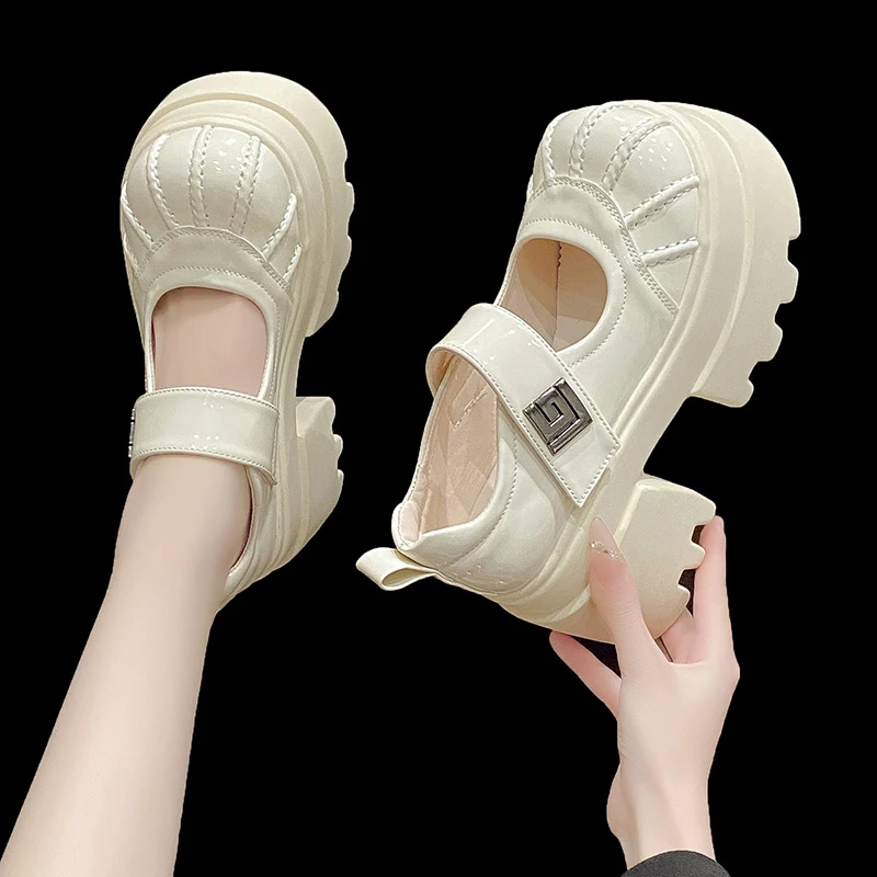 欧货漆皮褶皱松糕厚底小皮鞋女百搭圆头浅口玛丽珍增高休闲乐福鞋