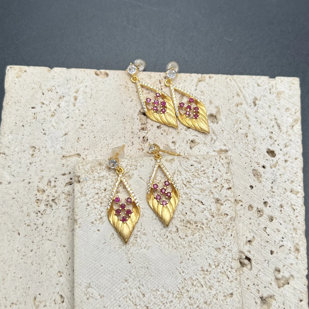 【北野珠宝】天然红宝石耳钉B79H-408多样性发一20x10x2mm