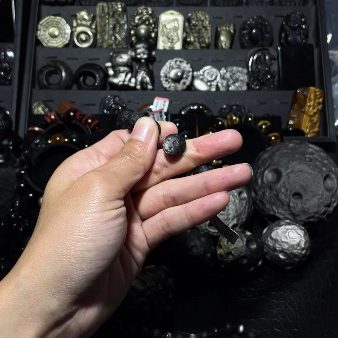 未镶嵌黑曜岩珠宝奇石斌