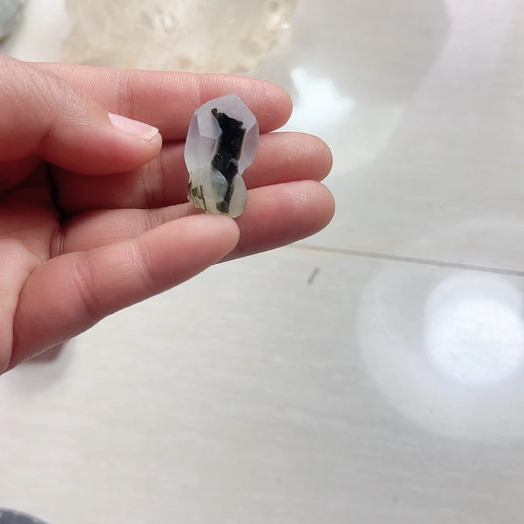 水晶天然水晶原石未镶嵌?**儿