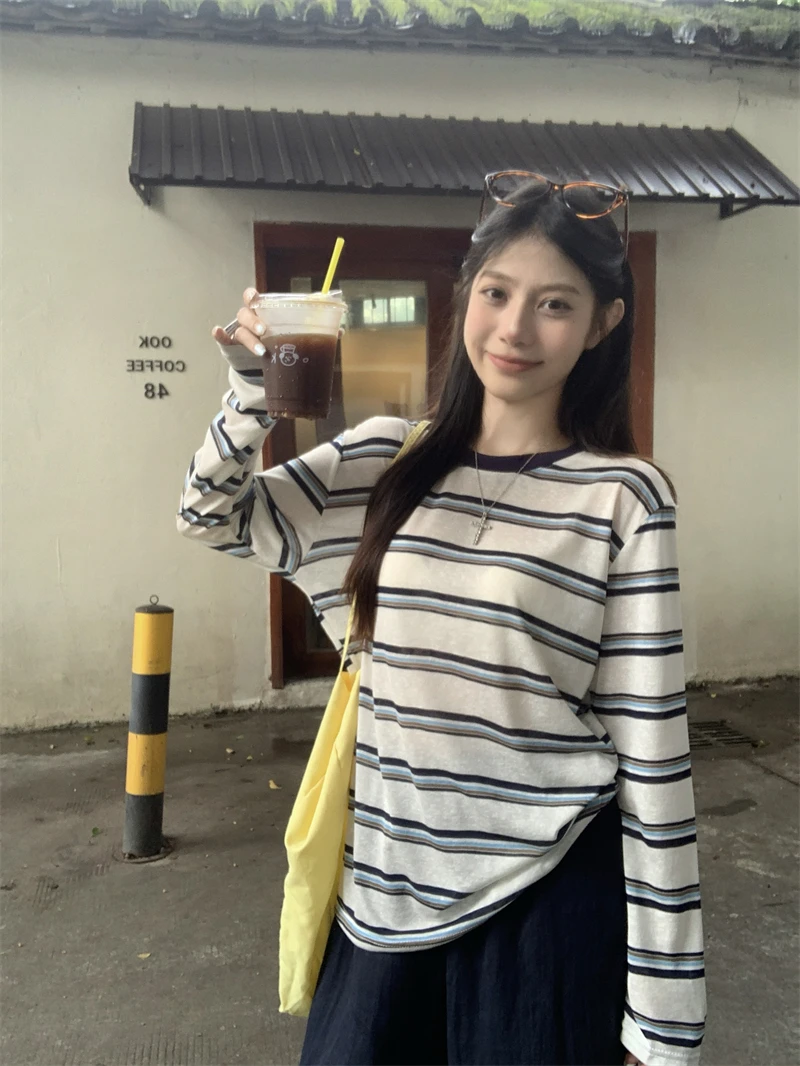 Tiann秋季新款时尚撞色条纹薄款圆领短款长袖t恤宽松打底女上衣