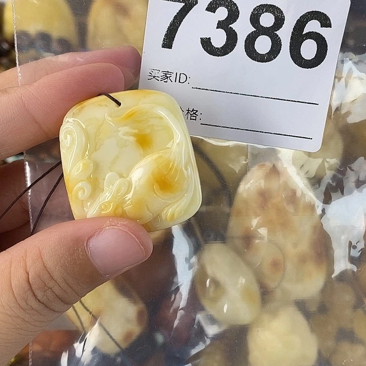 蜜蜡未镶嵌珠宝奇石