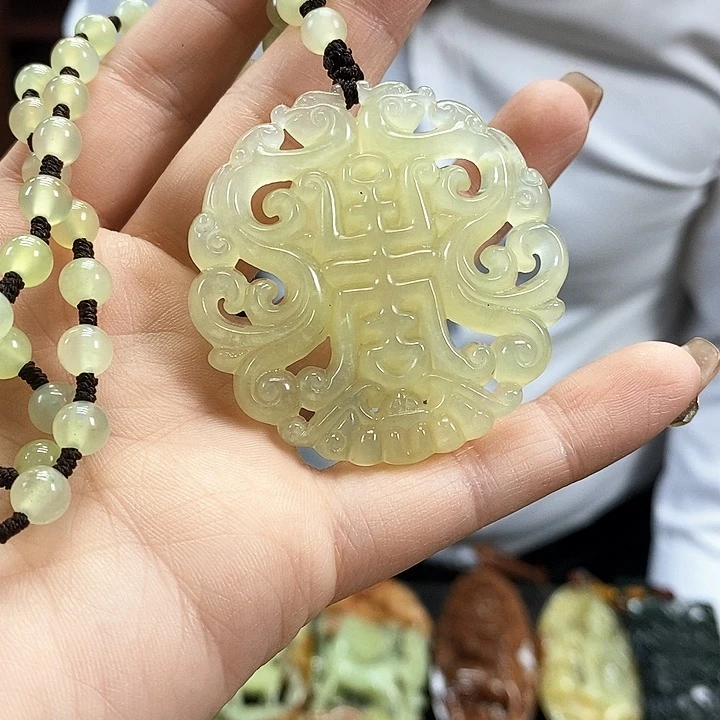 蛇纹石玉吊坠未镶嵌