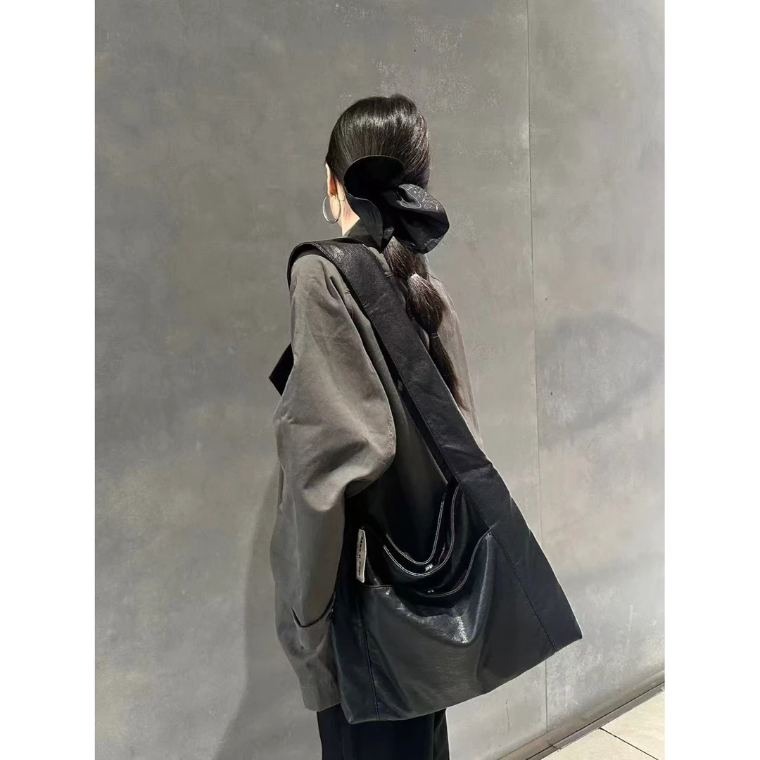 AWY 福（1B1071#）软皮的- 手感超好宽肩带大容量托特包12-17