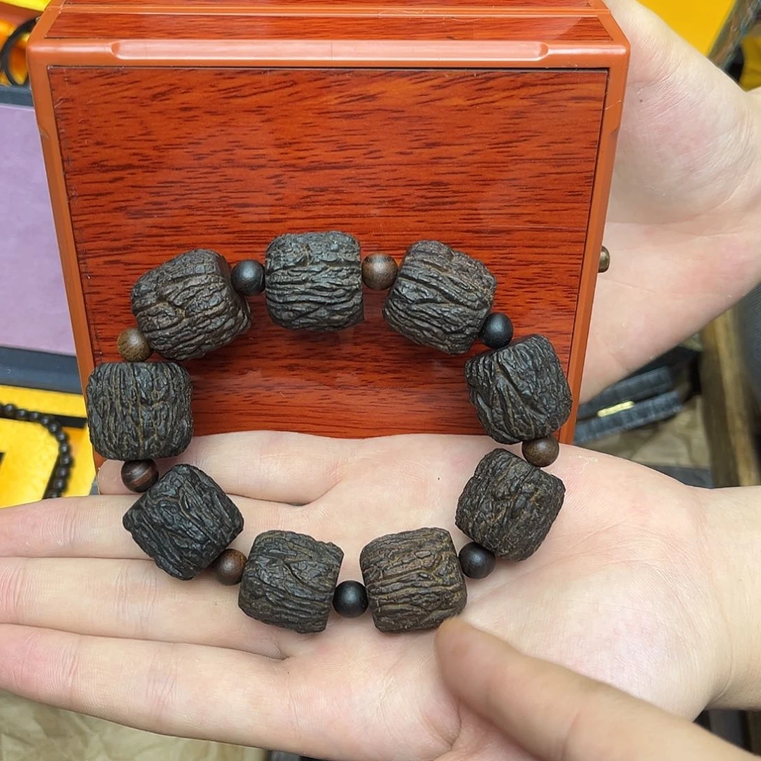 大叶紫檀（黑酸枝木类）