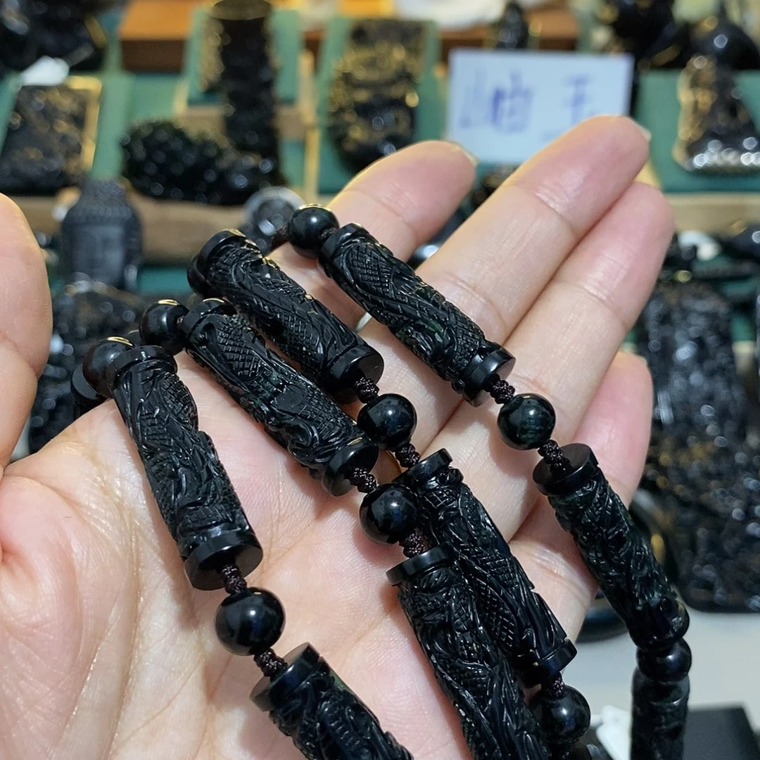 可***朵未镶嵌蛇纹石玉颈饰