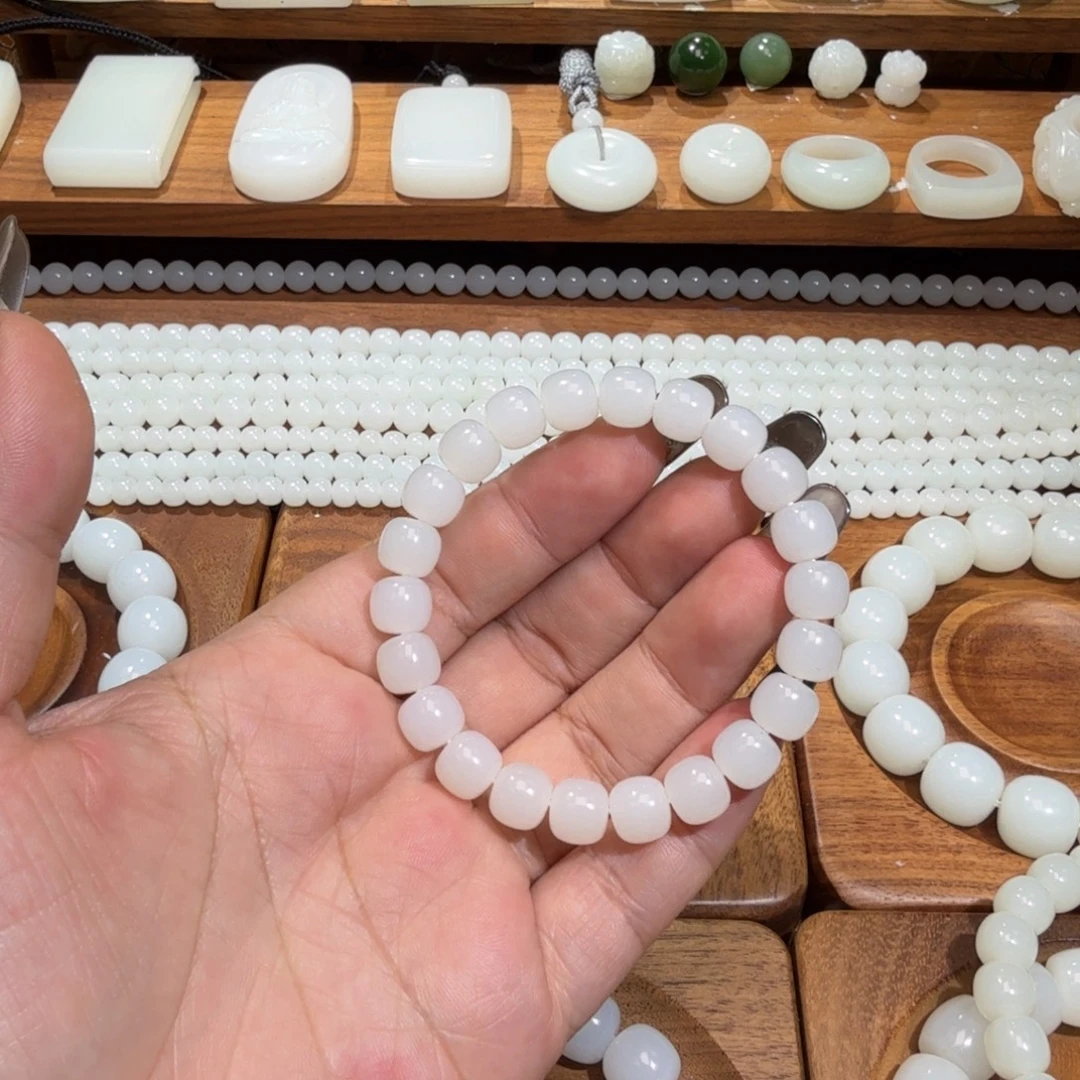 倔***牛和田玉未镶嵌颈饰