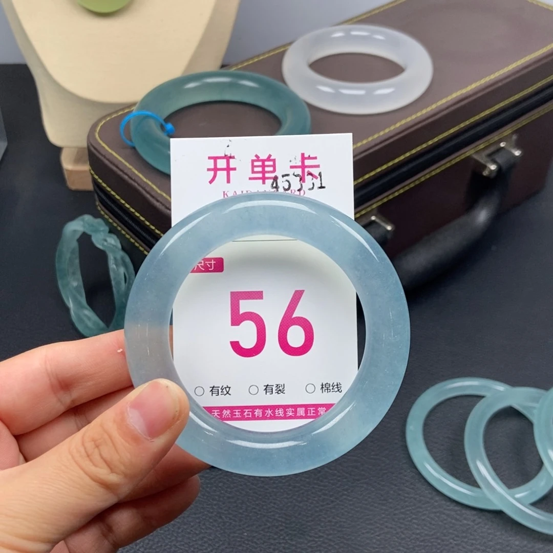 未镶嵌手镯石英质玉K****?