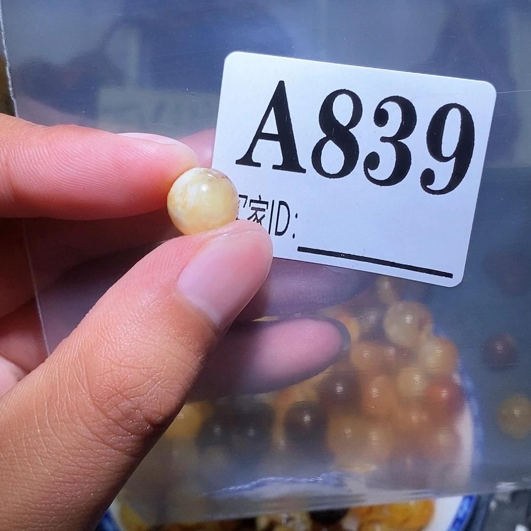 琥珀珠宝奇石未镶嵌