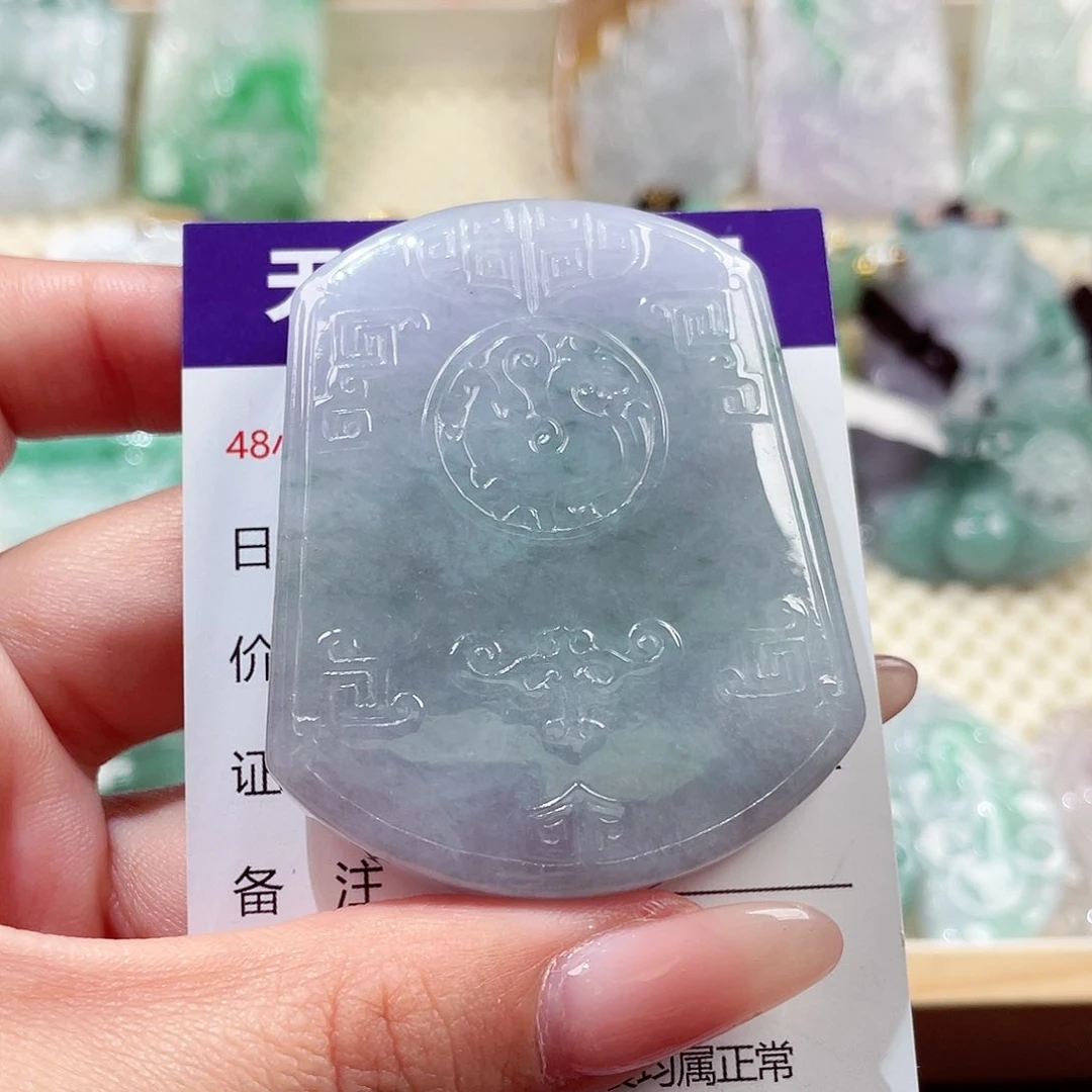 翡翠未镶嵌颈饰无事牌