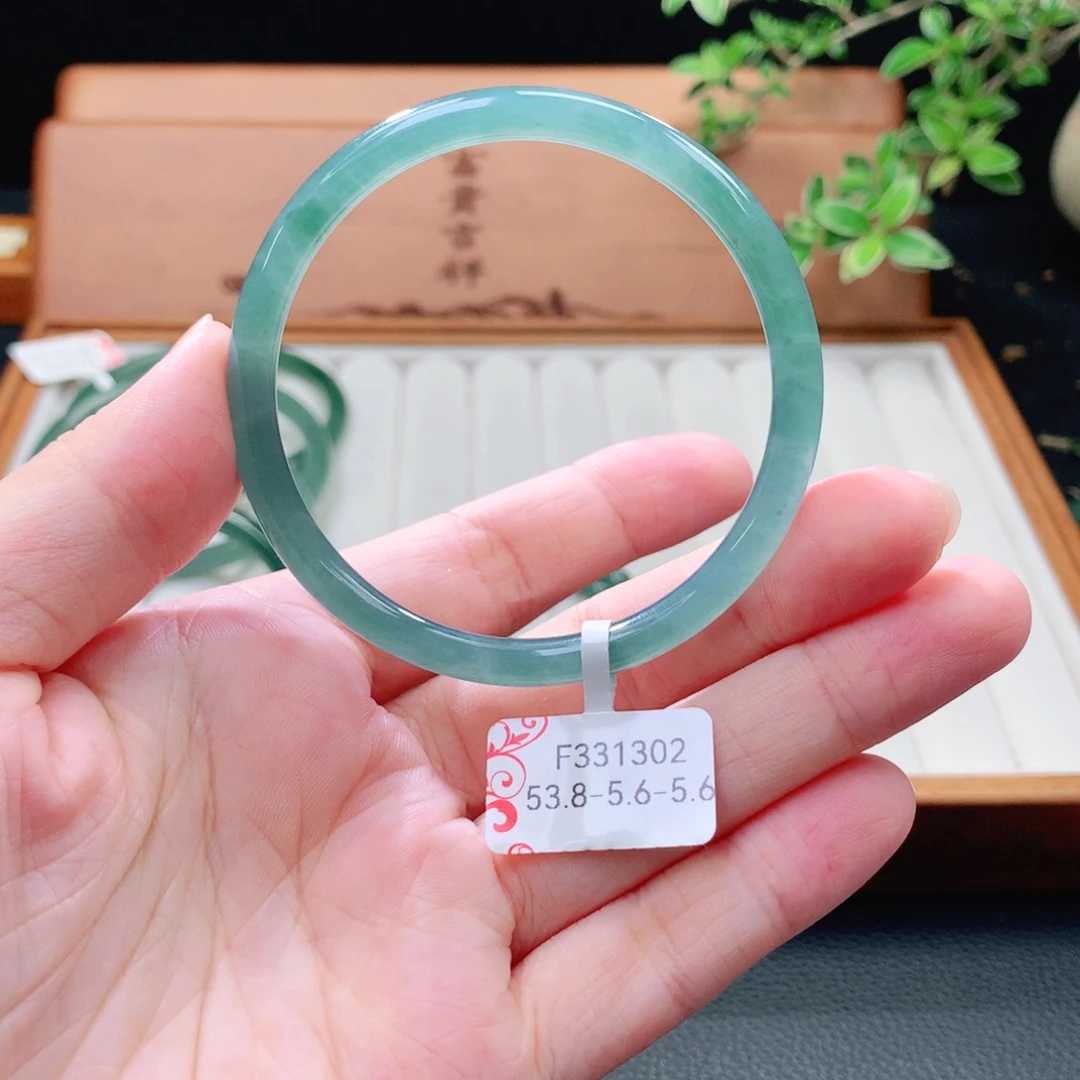 翡翠未镶嵌手镯（圆镯）