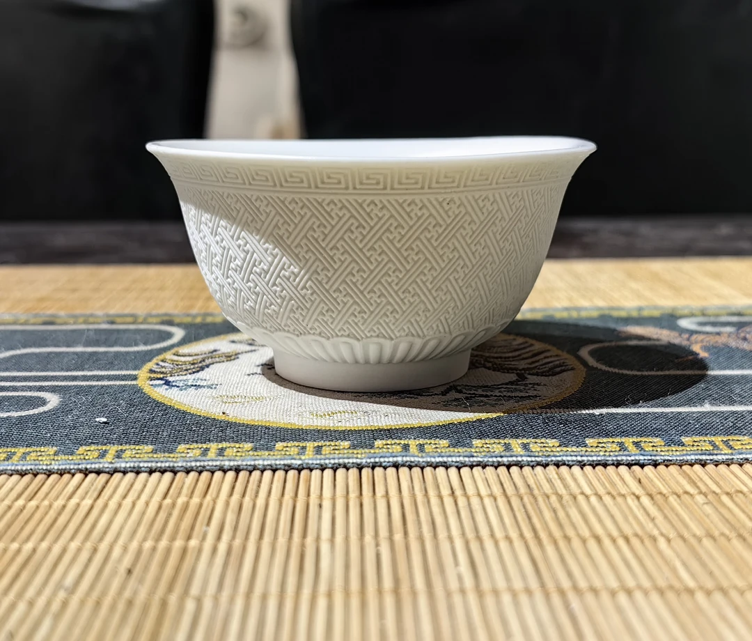 75ml浅浮雕回字纹品茗杯