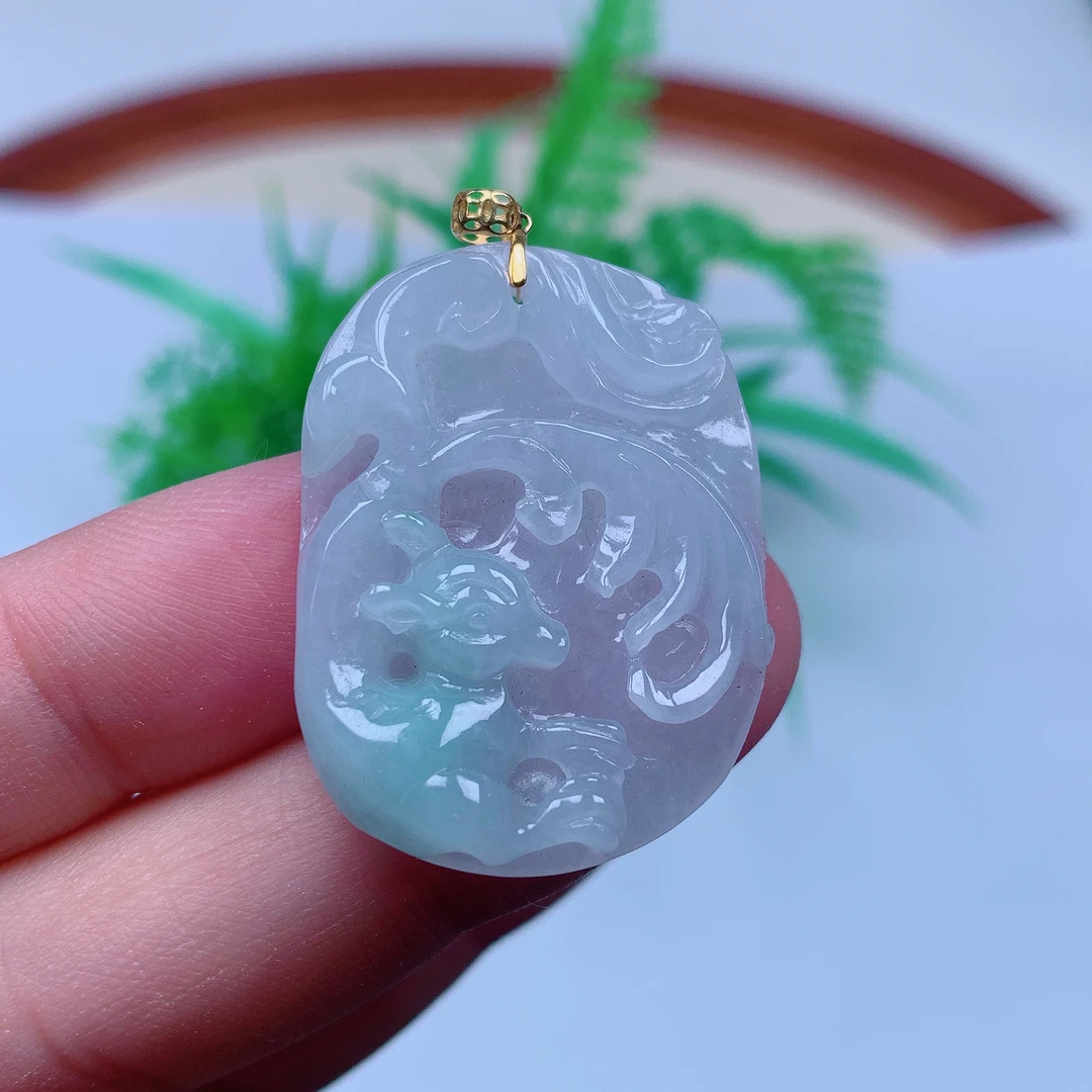 缅甸天然A货翡翠，冰润九尾狐 编号29/117尺寸 31.8-24.8-5.1