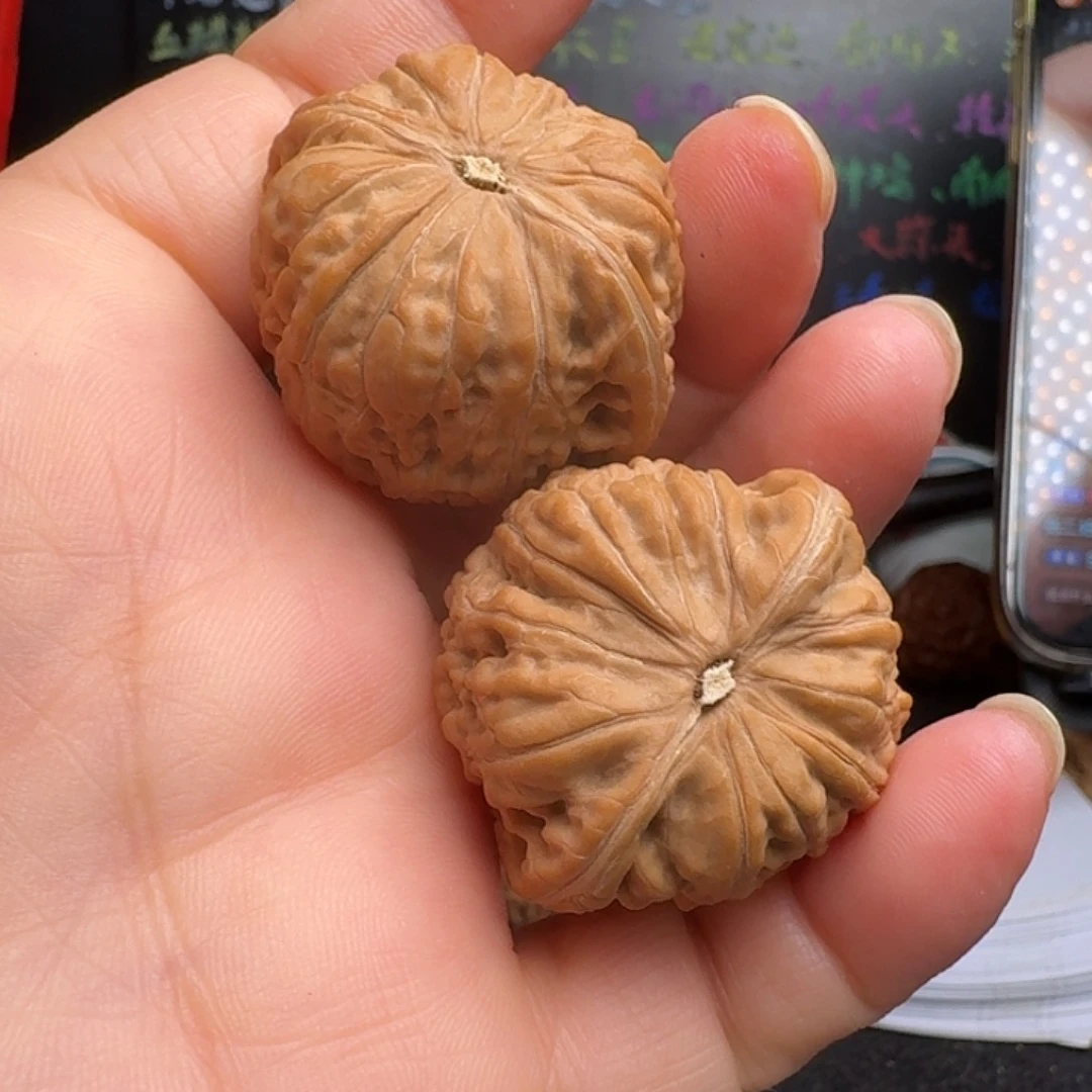 张***妞把件文玩核桃核桃