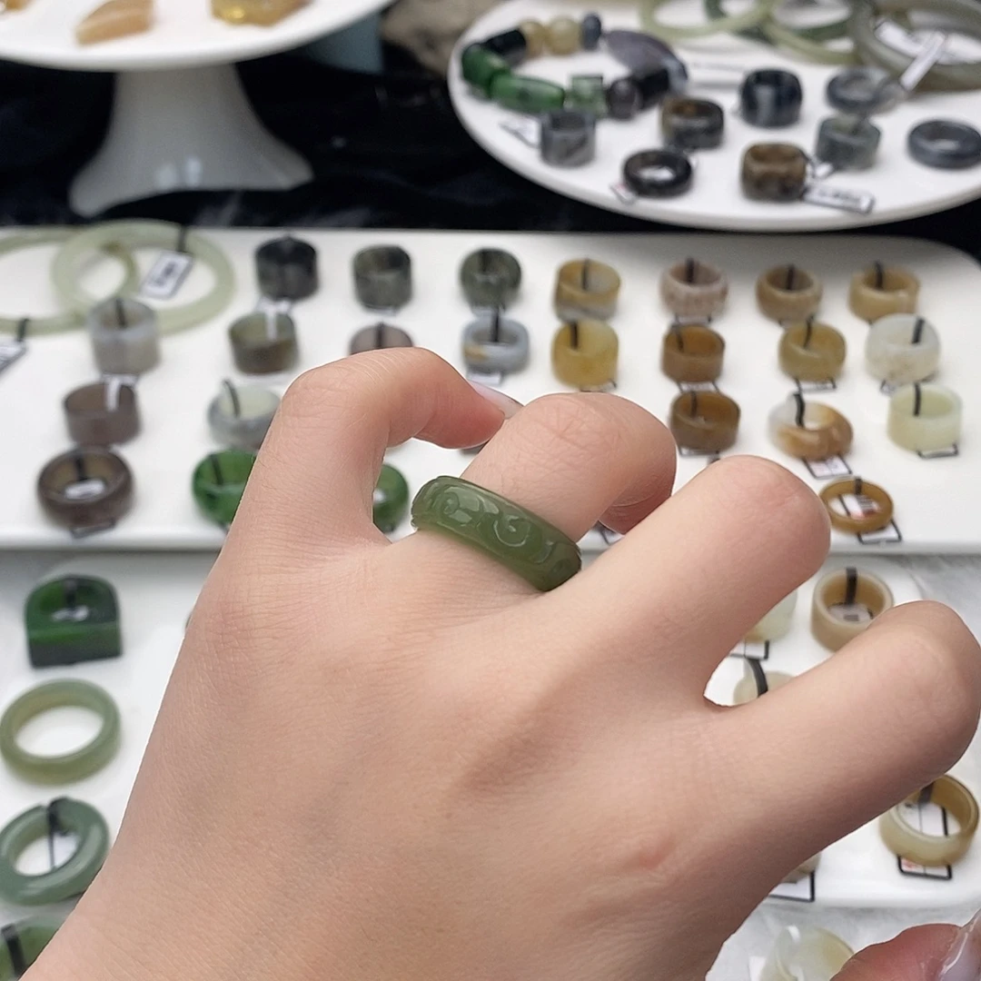 和田玉（糖玉）未镶嵌戒指G5碧玉雕花18.3