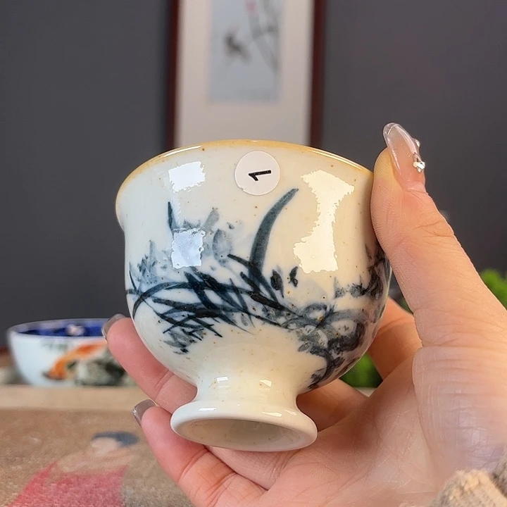 摆件景德镇陶瓷茶杯里