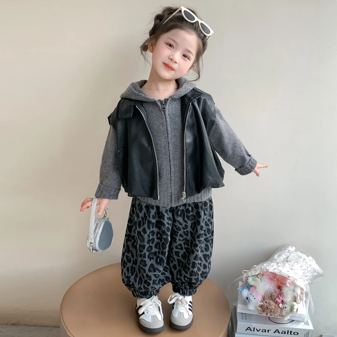 女童套装秋季2025新款洋气儿童秋装宝宝早秋穿搭毛衣皮马甲三件套