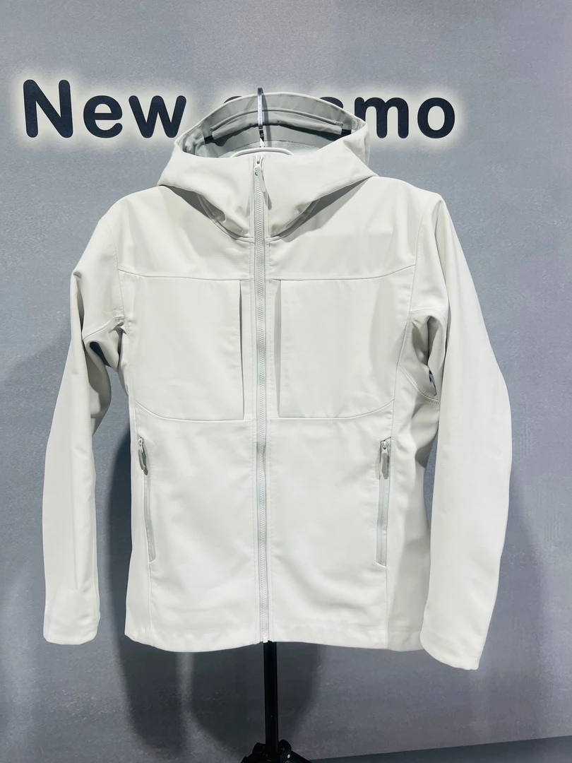 爆款经典城市通勤，自驾，旅游，户外，休闲防风防水软壳带帽冲锋衣