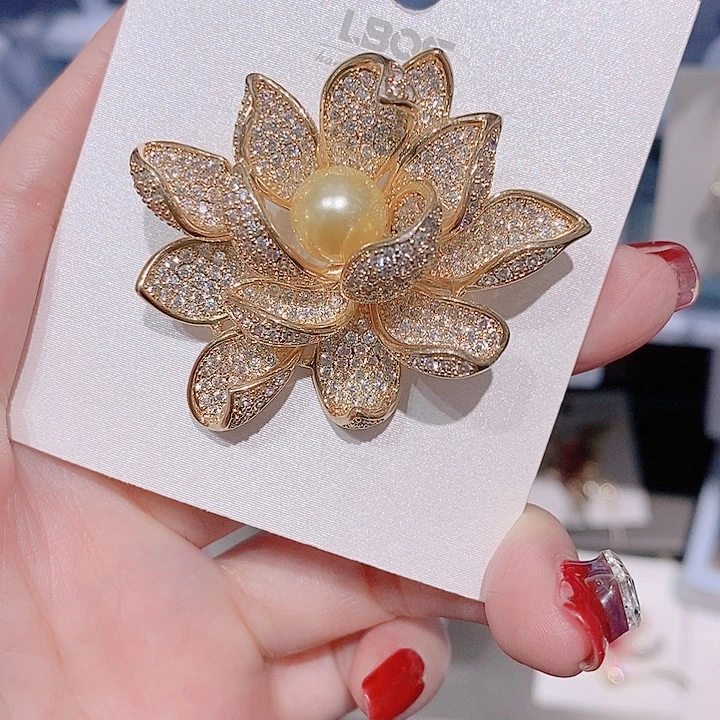 锆石铜合金莲花胸针 金色