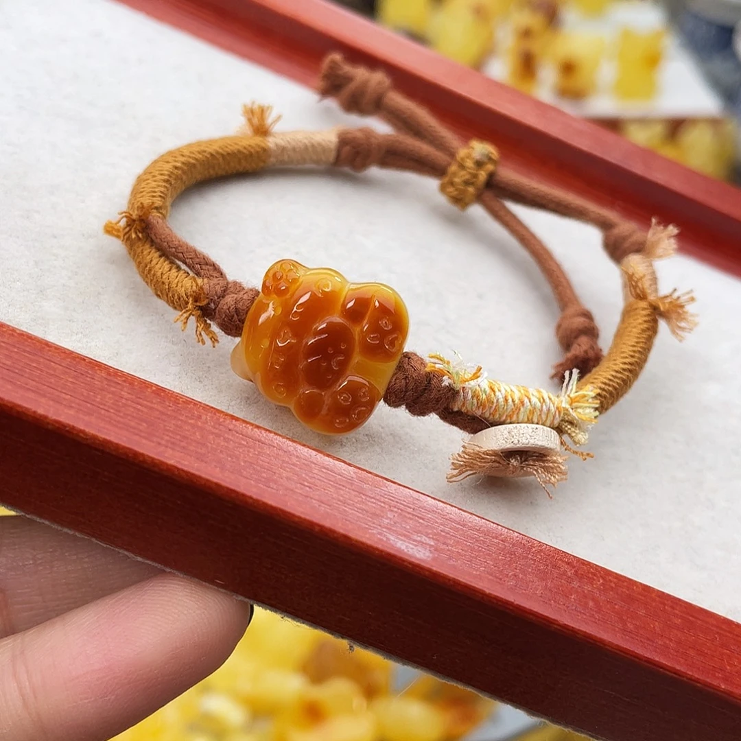 琥珀未镶嵌吊坠(赠链)