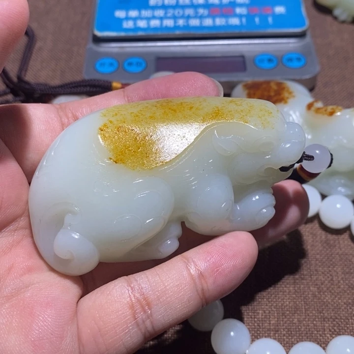颈饰未镶嵌和田玉浪**枫