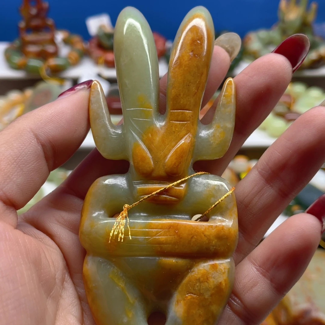 透闪石质玉未镶嵌把件