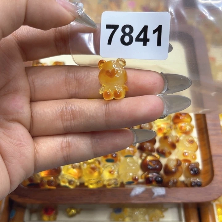 未镶嵌琥珀珠宝奇石