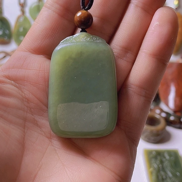 未镶嵌岫岩河磨玉（透闪石质玉）挂件