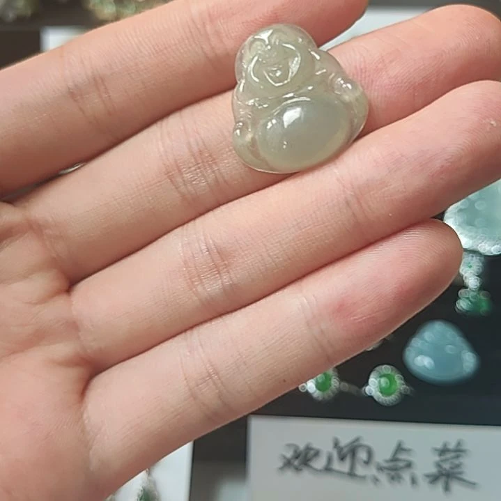 翡翠未镶嵌颈饰佛公