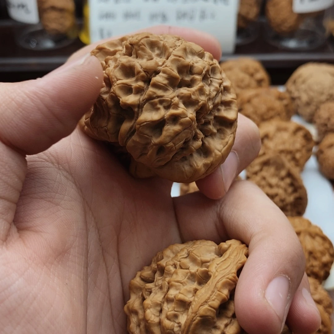 文玩核桃把件就*你龙