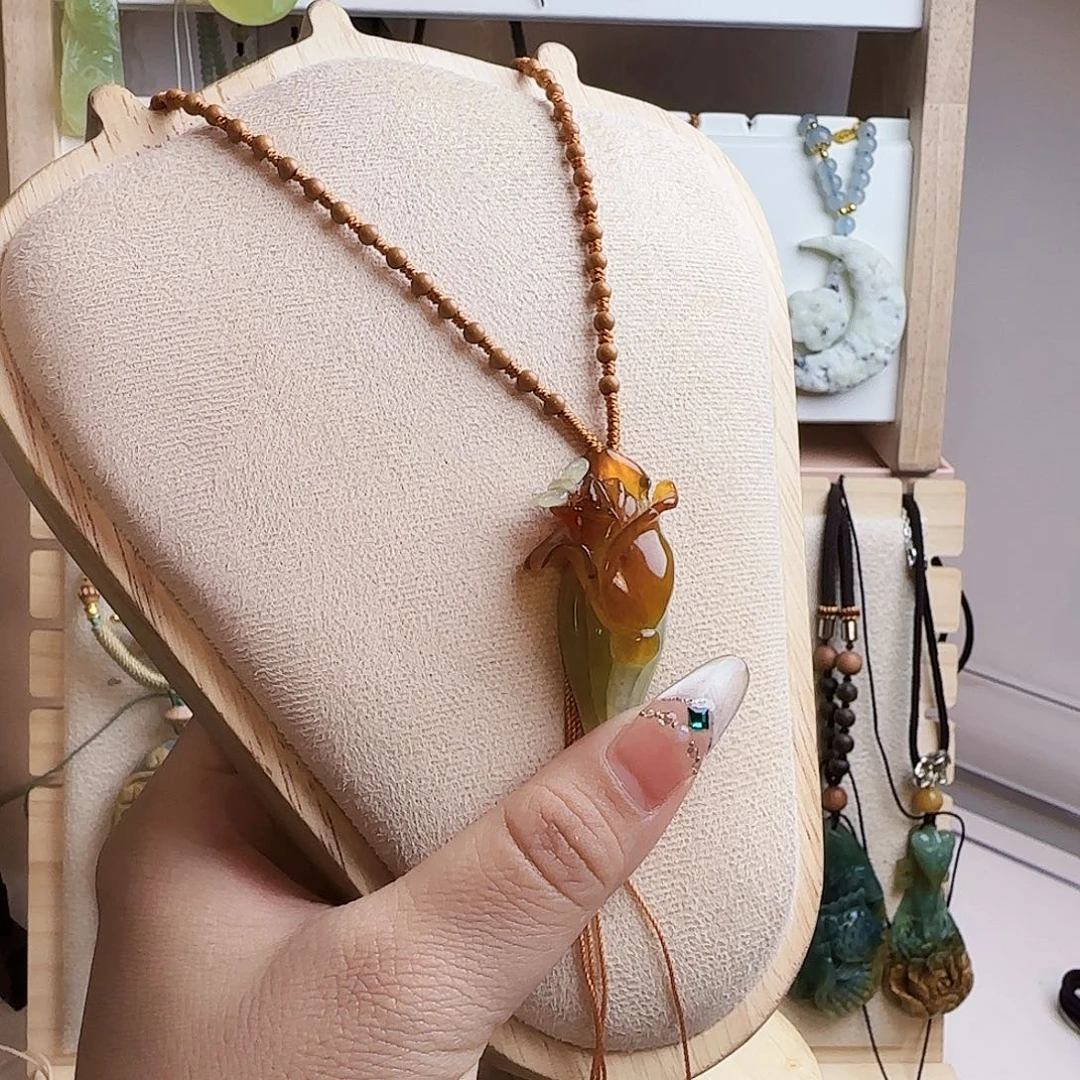 逆***茹蛇纹石玉未镶嵌颈饰