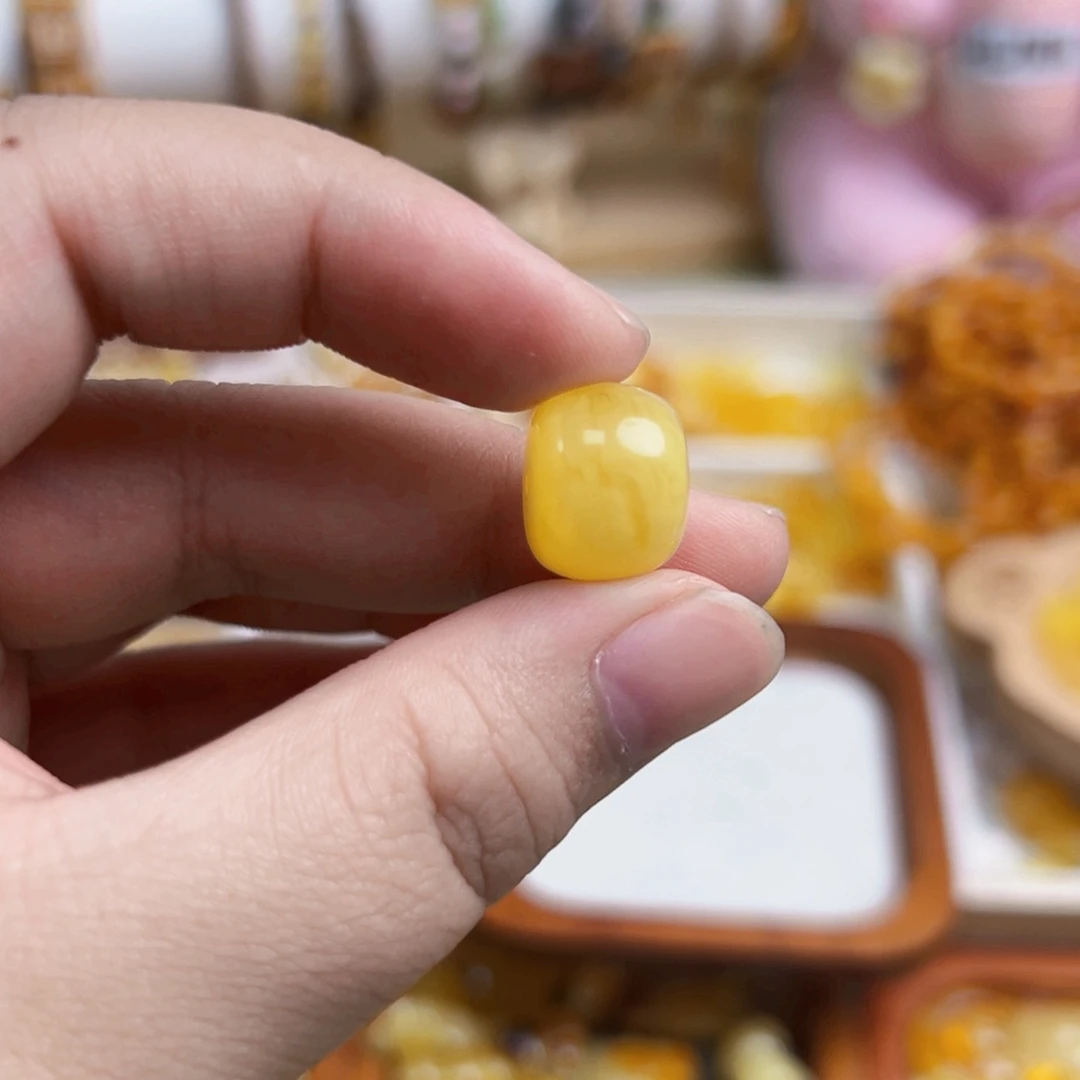 未镶嵌琥珀珠宝奇石