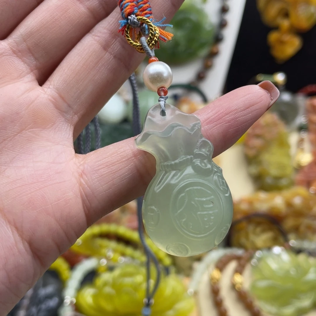 未镶嵌蛇纹石玉颈饰