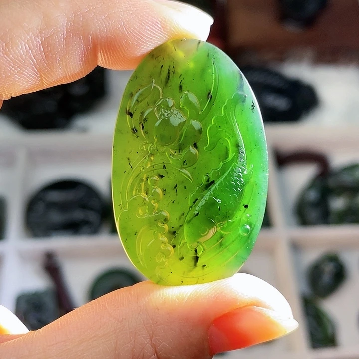 蛇纹石玉未镶嵌挂件