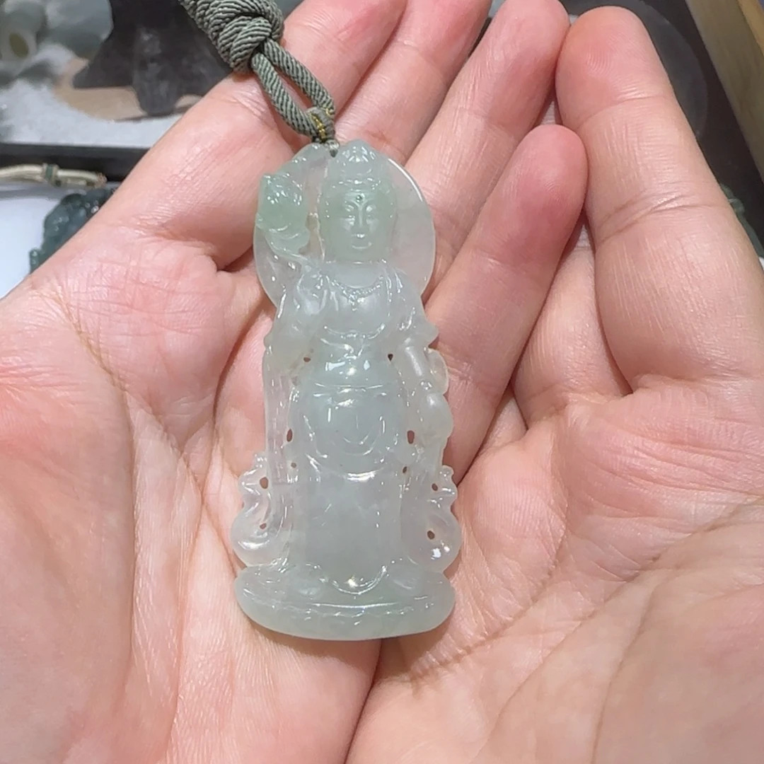 爱***献翡翠未镶嵌颈饰。。