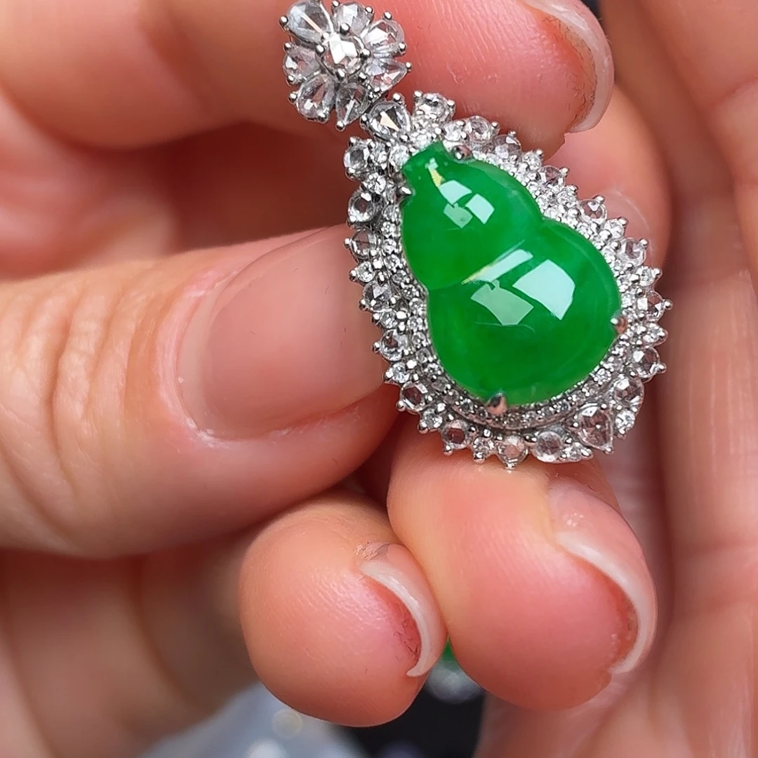 翡翠18K金镶嵌颈饰