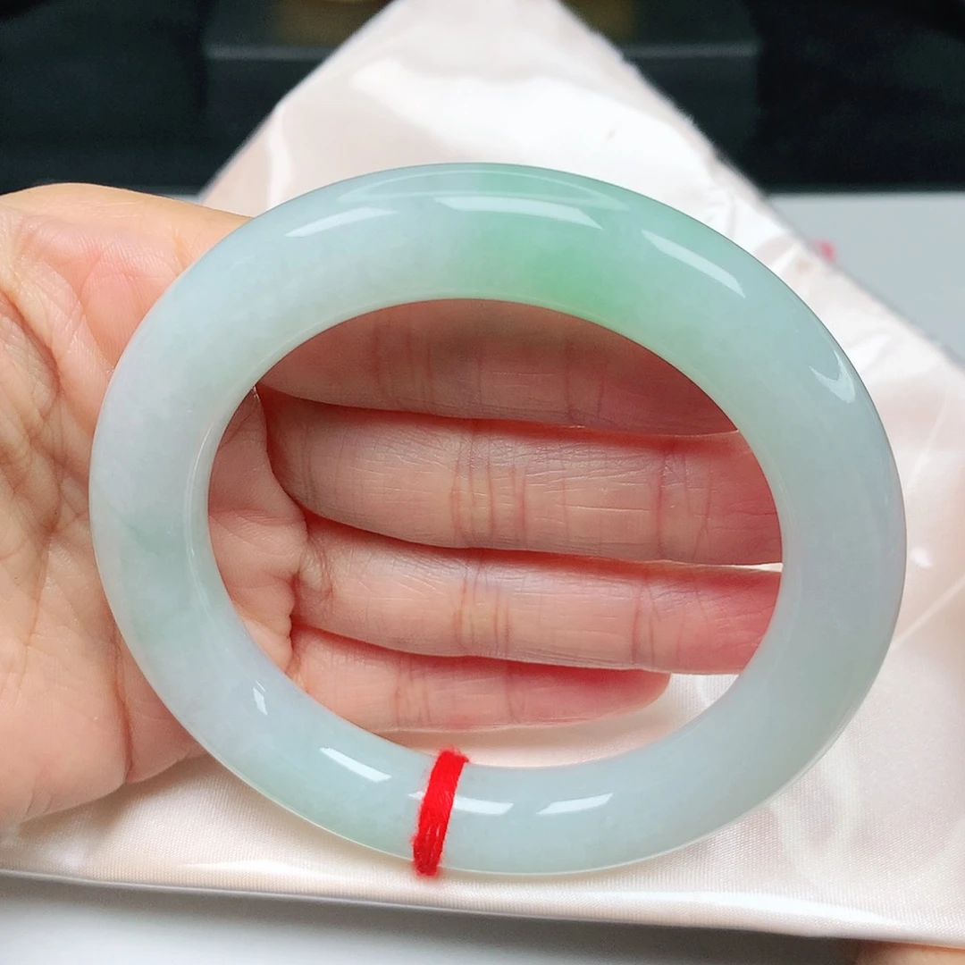 未镶嵌手镯（圆镯）翡翠品**选