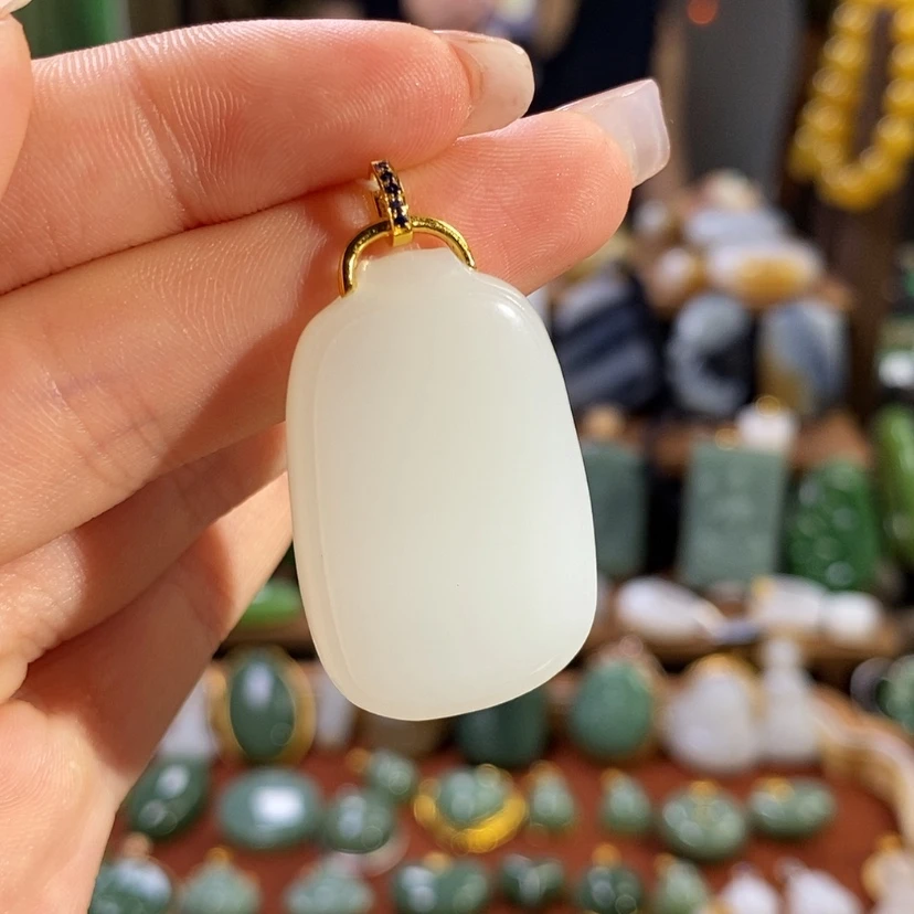 【闪购商品】和田玉18K金镶嵌吊坠(赠链)