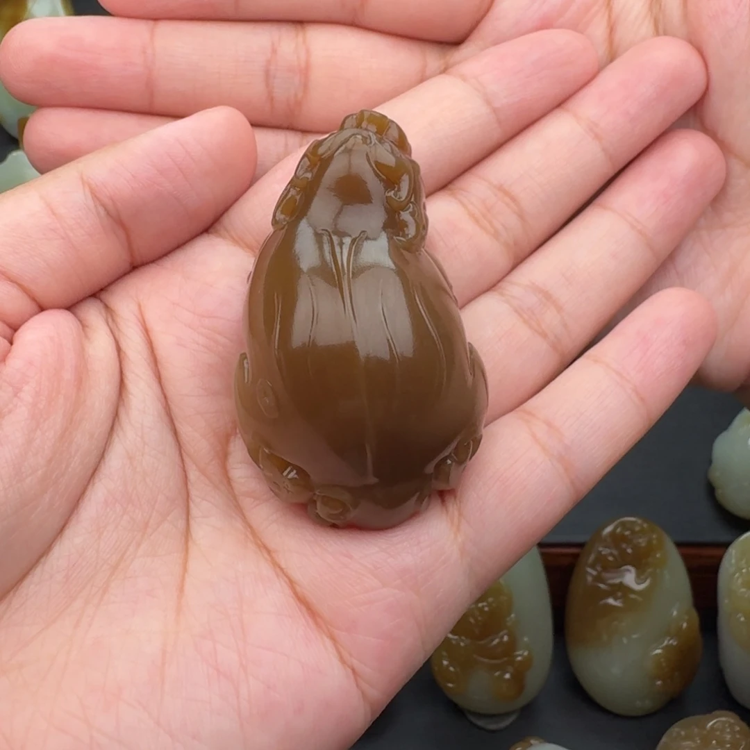 芦***生和田玉未镶嵌颈饰