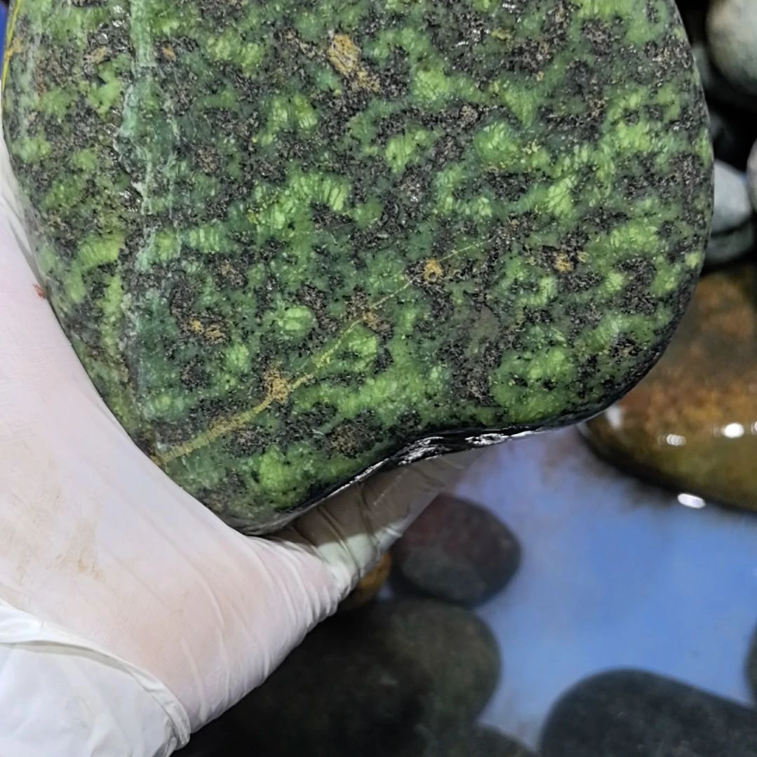 夏***风藏玉药王石原石一个