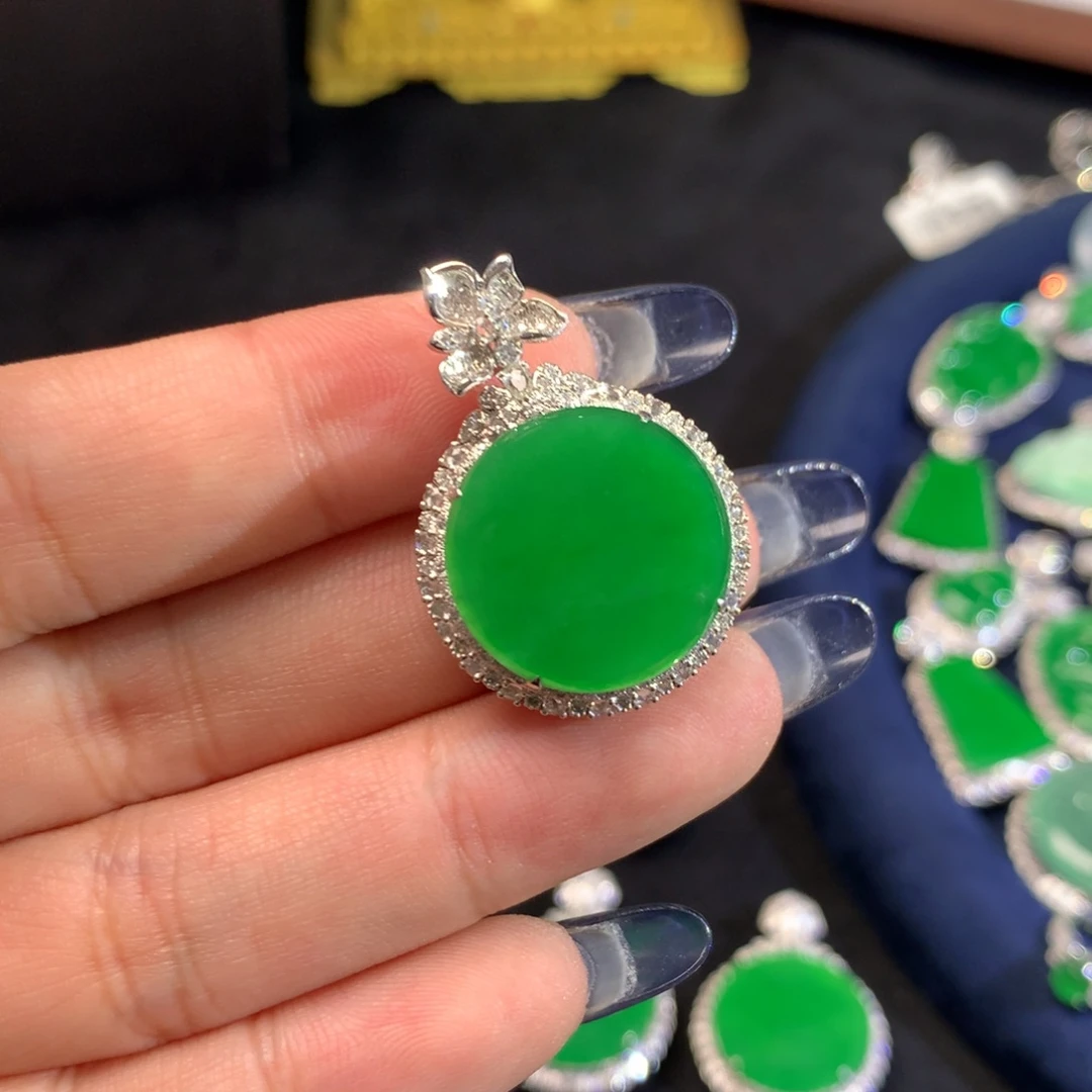 翡翠挂件18K金镶嵌圆牌