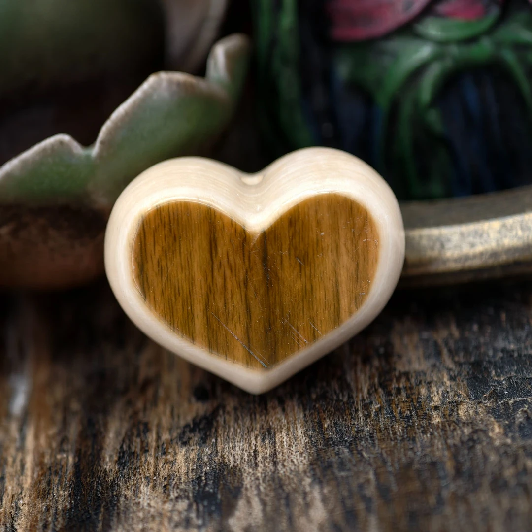 D512精品猛犸象牙19.9*16左右特色皮爱心挂件文玩轻奢珠宝配饰