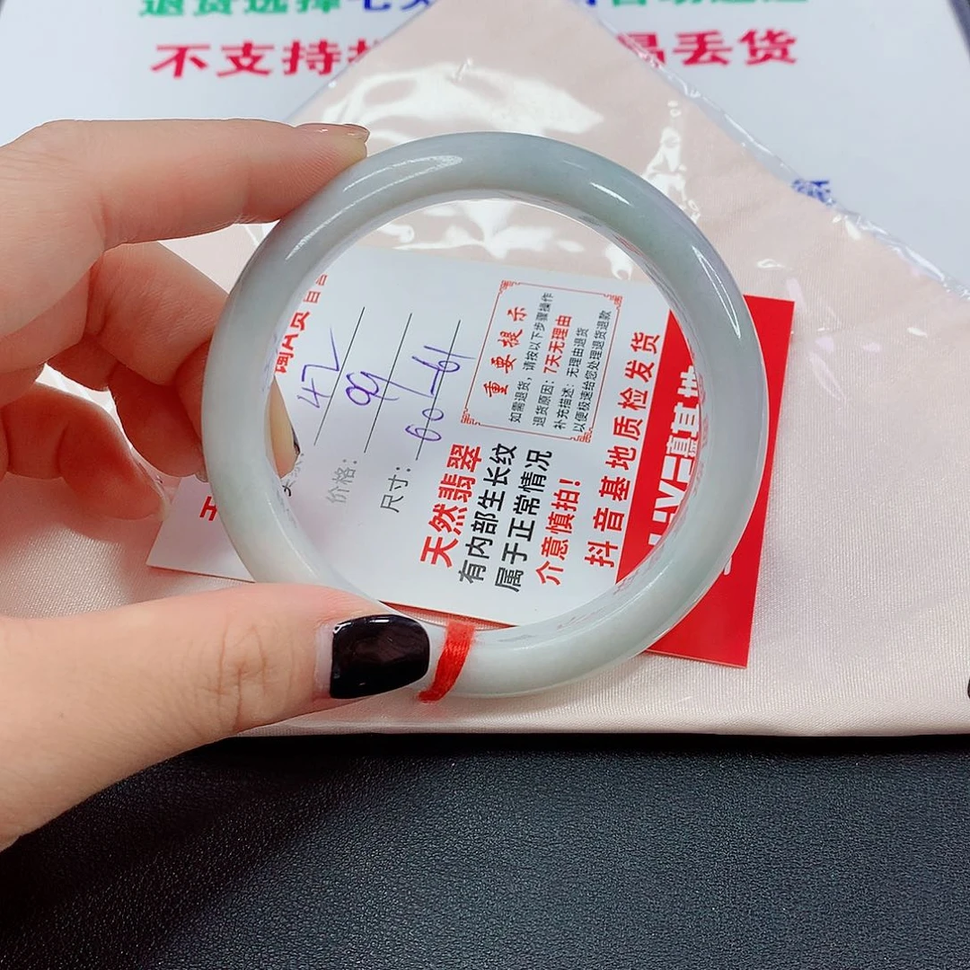 翡翠手镯未镶嵌翡翠