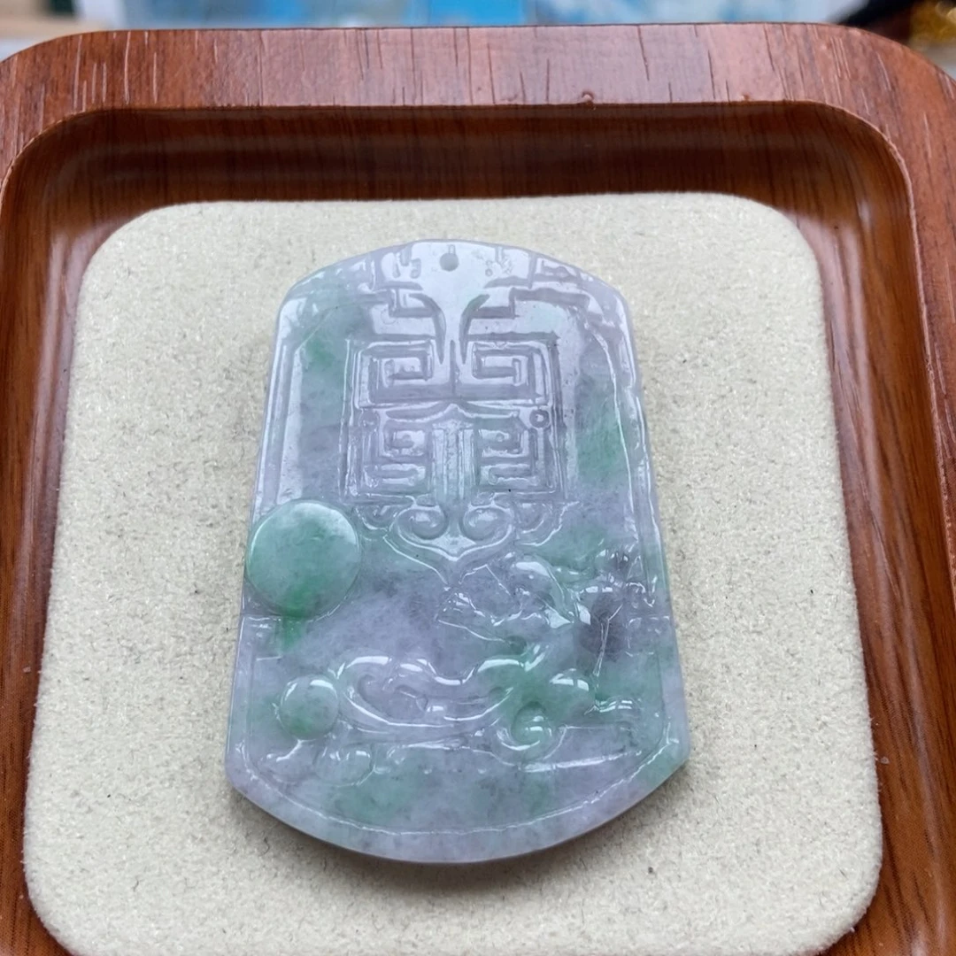 帅***鸡翡翠未镶嵌颈饰山水牌