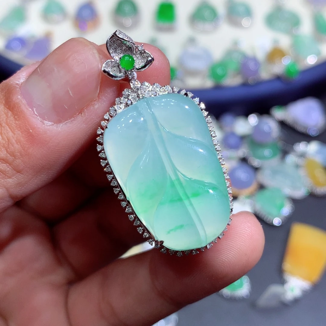 翡翠吊坠(赠链)18K金镶嵌