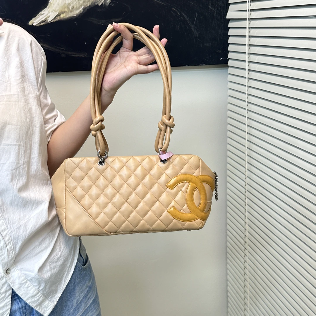 95新 Chanel/香奈儿 奶茶色康鹏枕头单肩包成色较新