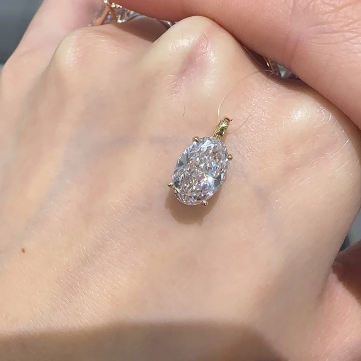 实验室培育钻石18K金镶嵌2卡椭圆吊坠