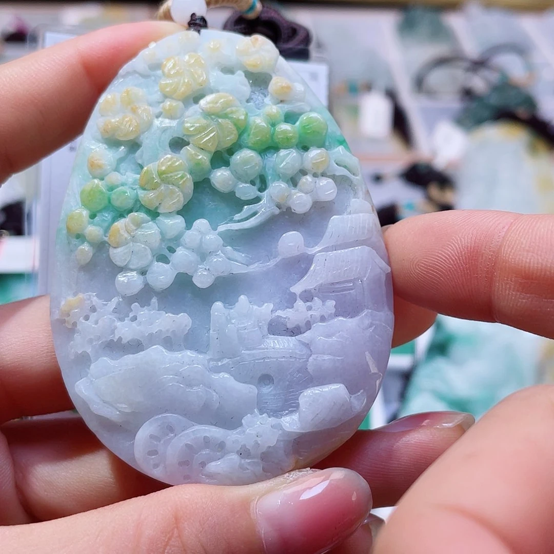 翡翠未镶嵌颈饰一个