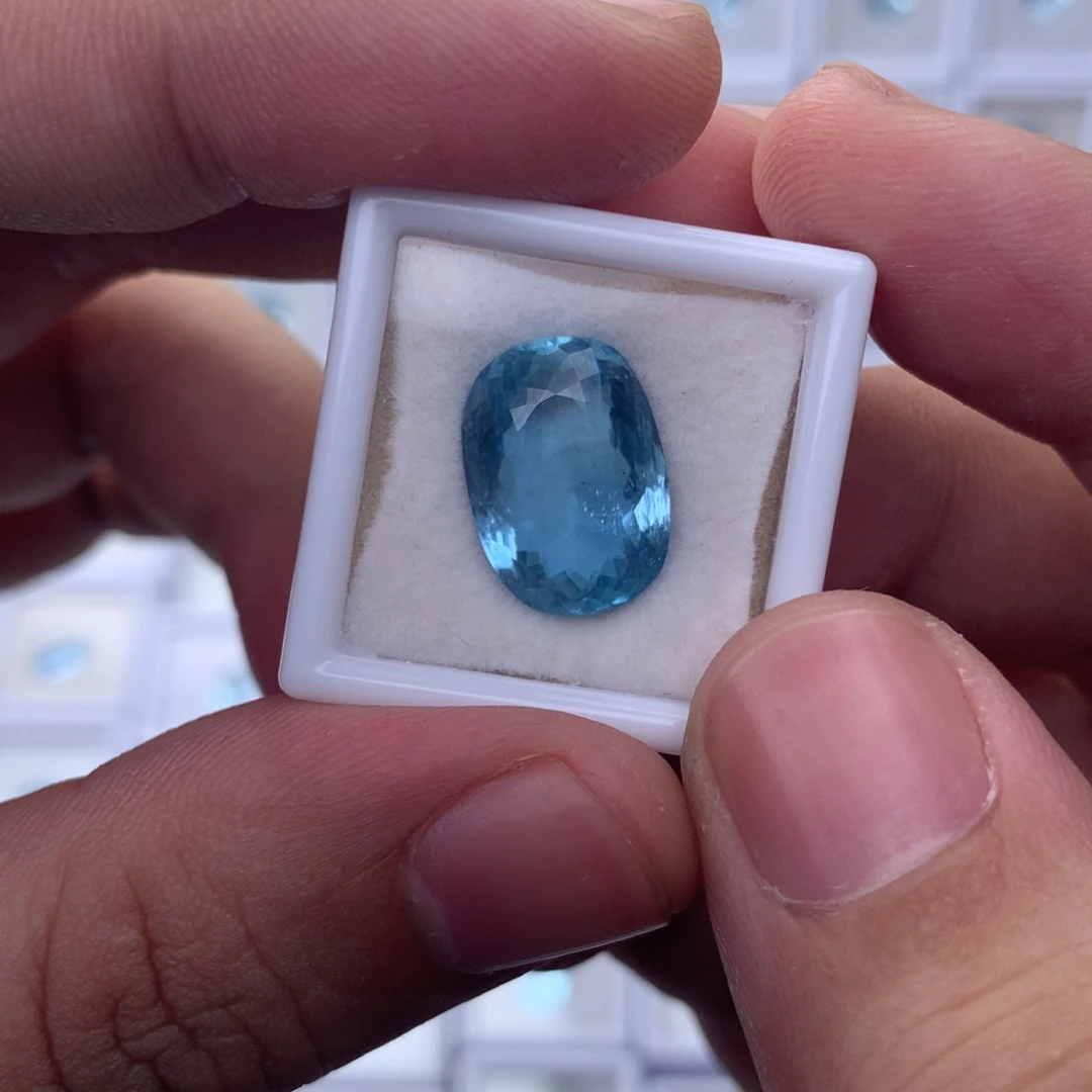 海蓝宝石裸石8.67克拉