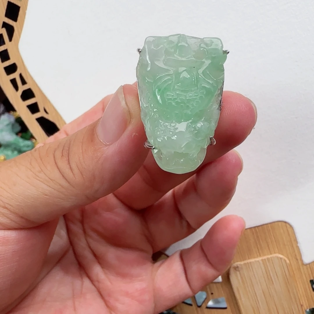 翡翠未镶嵌颈饰仿古